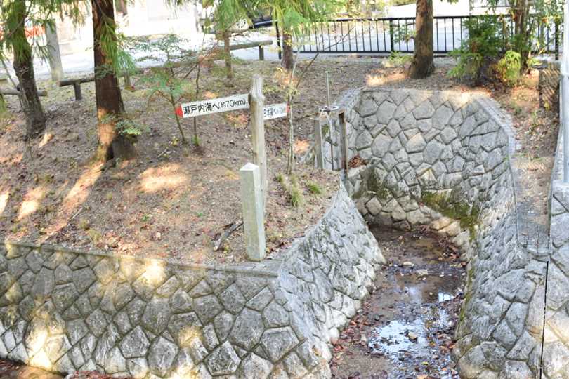 水分れ公園の分水嶺