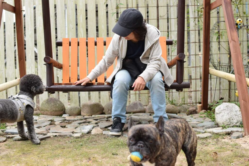 ムムの森のベンチ